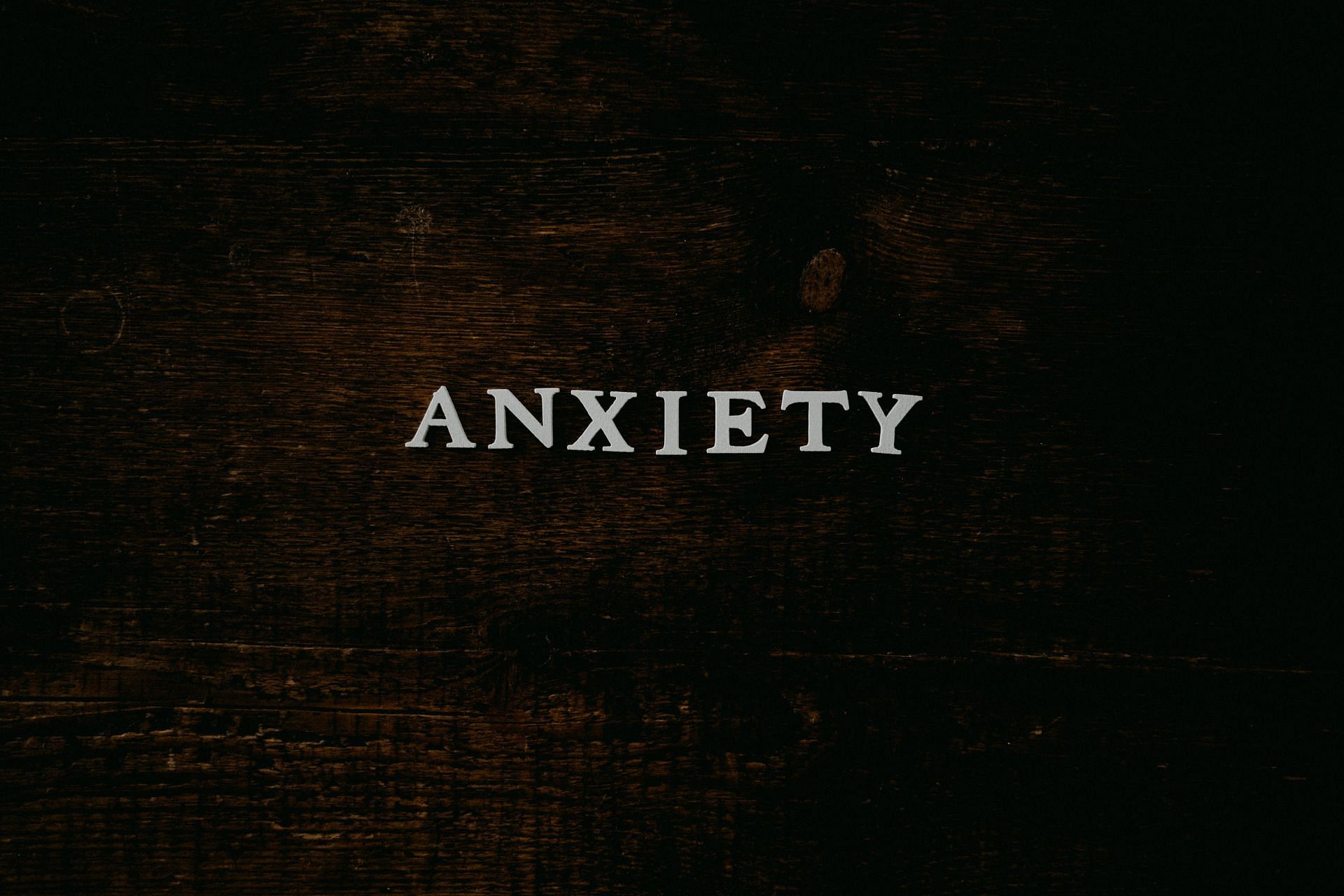 Endless thoughts on loop (Image via Unsplash/Annie Spratt)